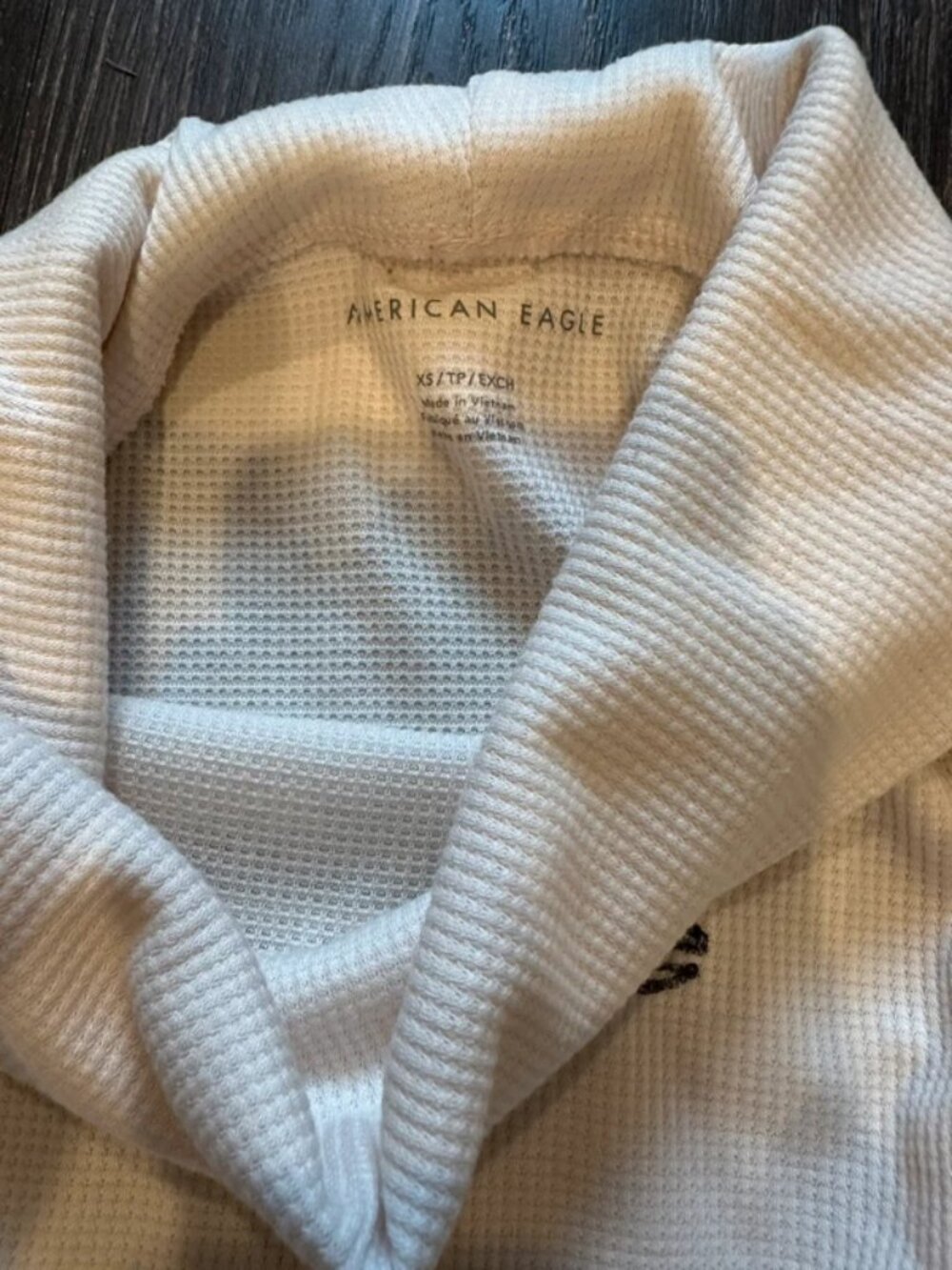 American eagle cropped turtle neck with fish graphic - Picture 3 of 3